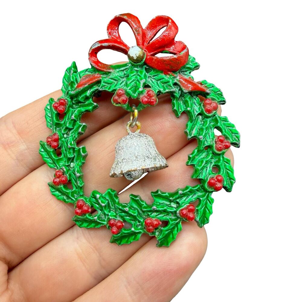 Vintage Brooch  Christmas Wreath Pin with bell